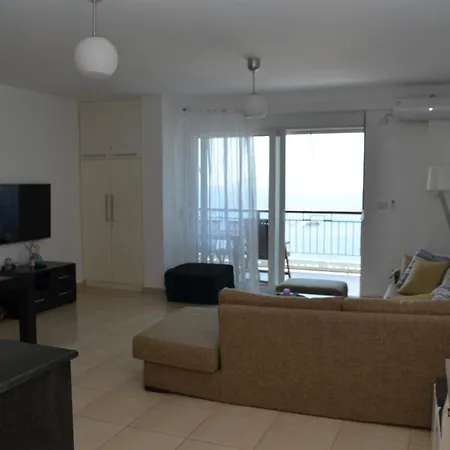 公寓 Jeni Apartment *